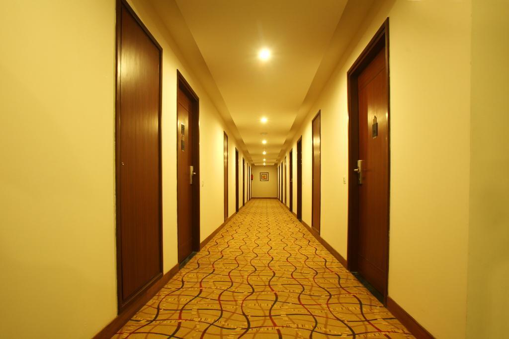 Continent Nakodar Hotel & Resorts Exteriör bild