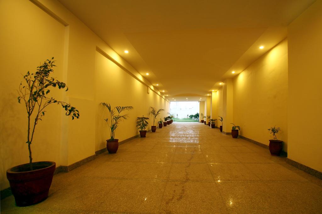 Continent Nakodar Hotel & Resorts Exteriör bild