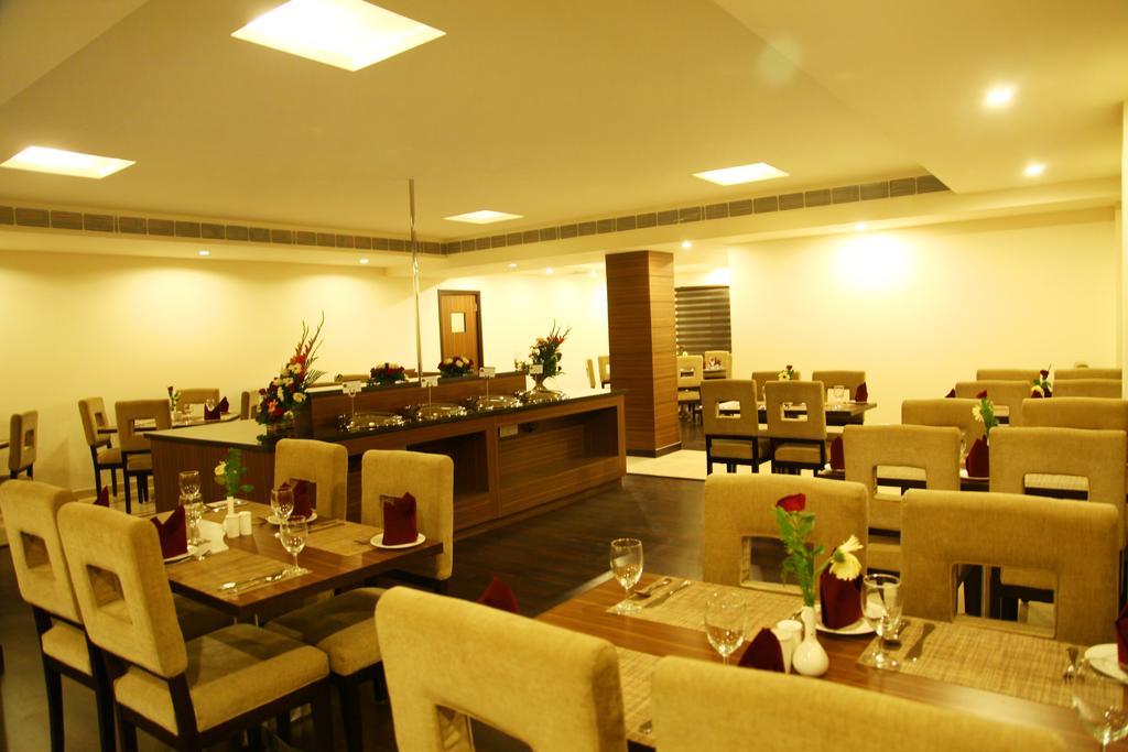 Continent Nakodar Hotel & Resorts Exteriör bild