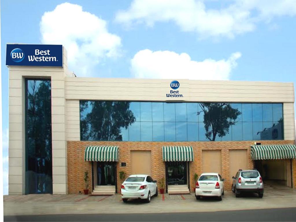 Continent Nakodar Hotel & Resorts Exteriör bild