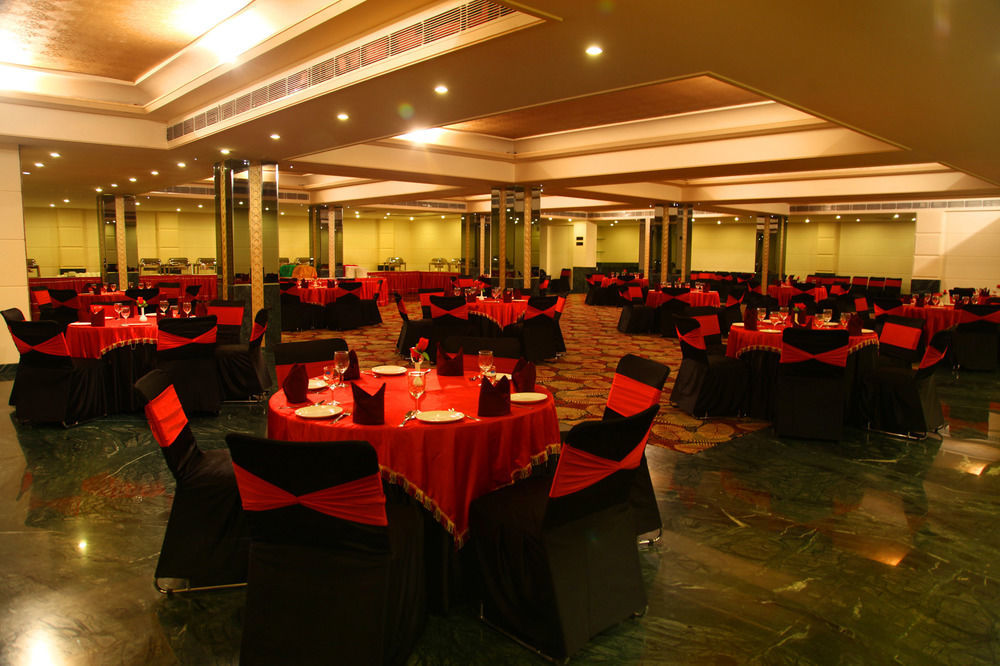 Continent Nakodar Hotel & Resorts Exteriör bild