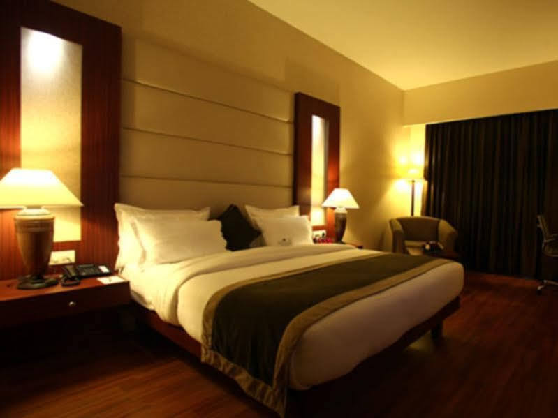 Continent Nakodar Hotel & Resorts Exteriör bild
